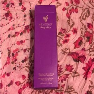 Younique Royalty Moisture Boosting Gentle Cleanser